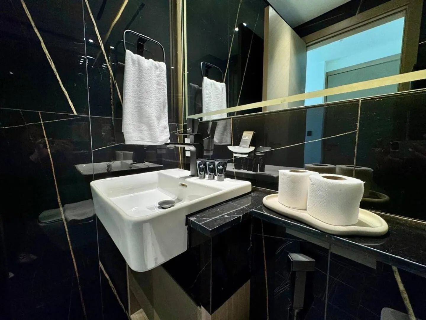 Stylish 1-Bedroom Apartment Dubai 0*,